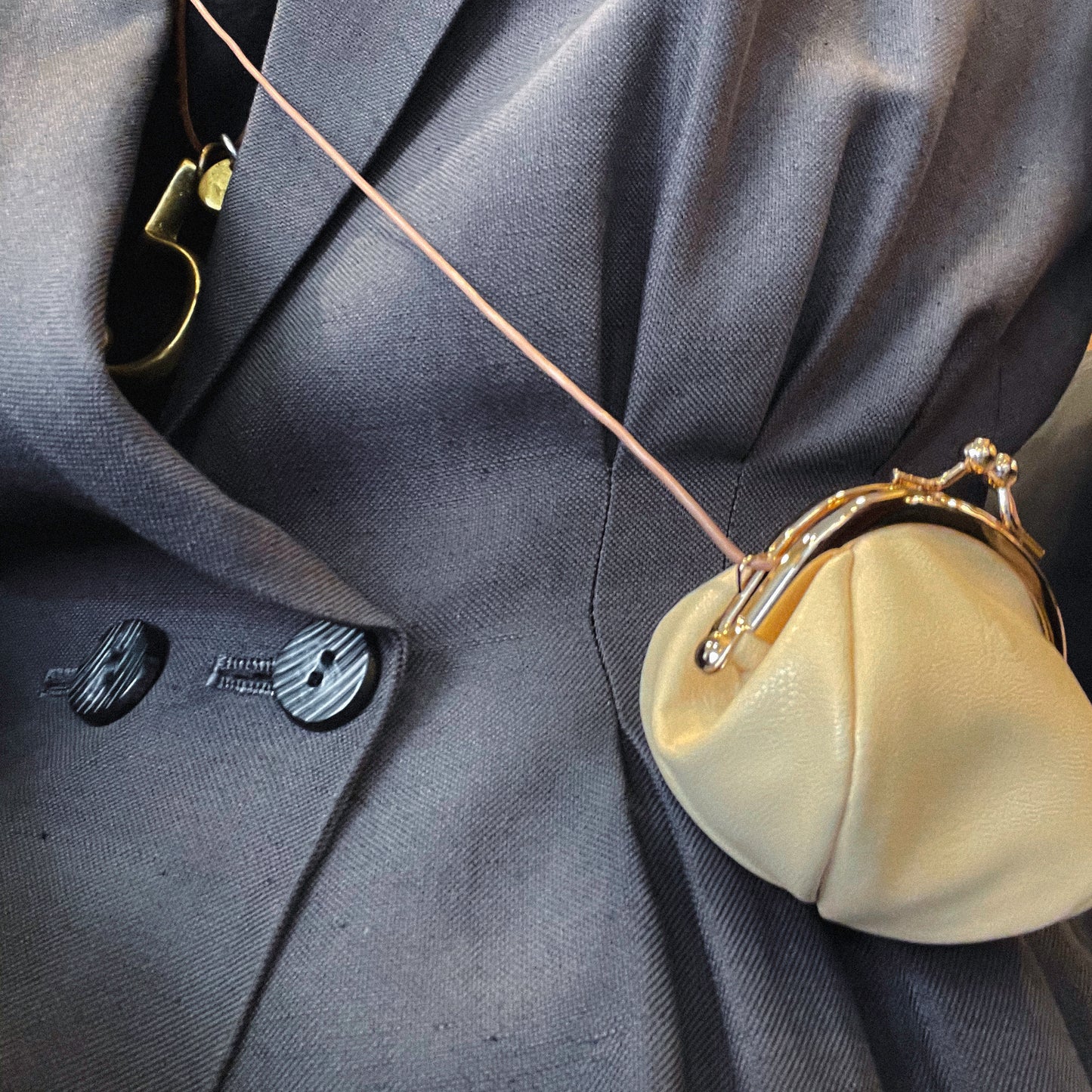 Apple recycled leather clasp mini pouch