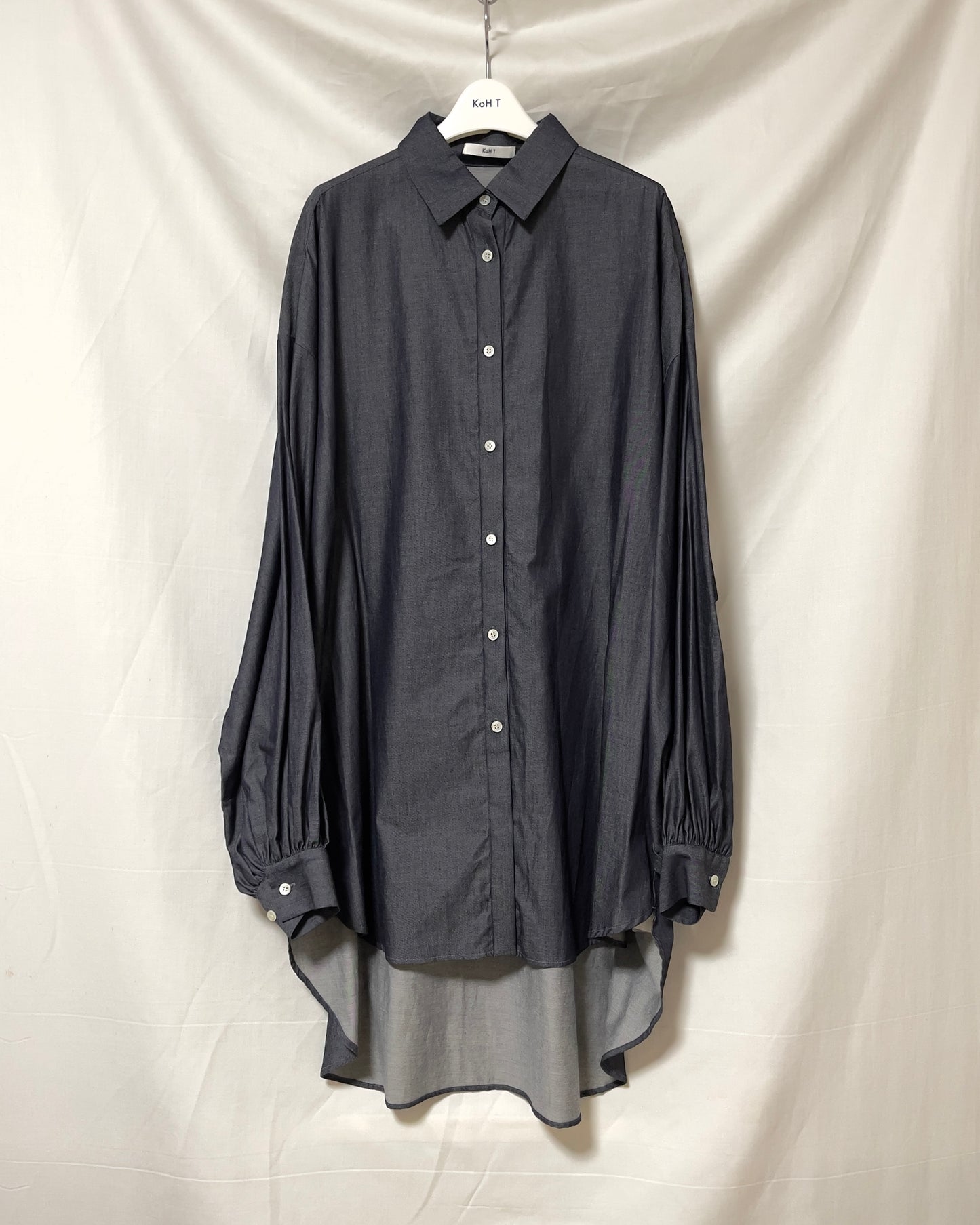 Extra volume puff sleeve blouse (twin pearl)