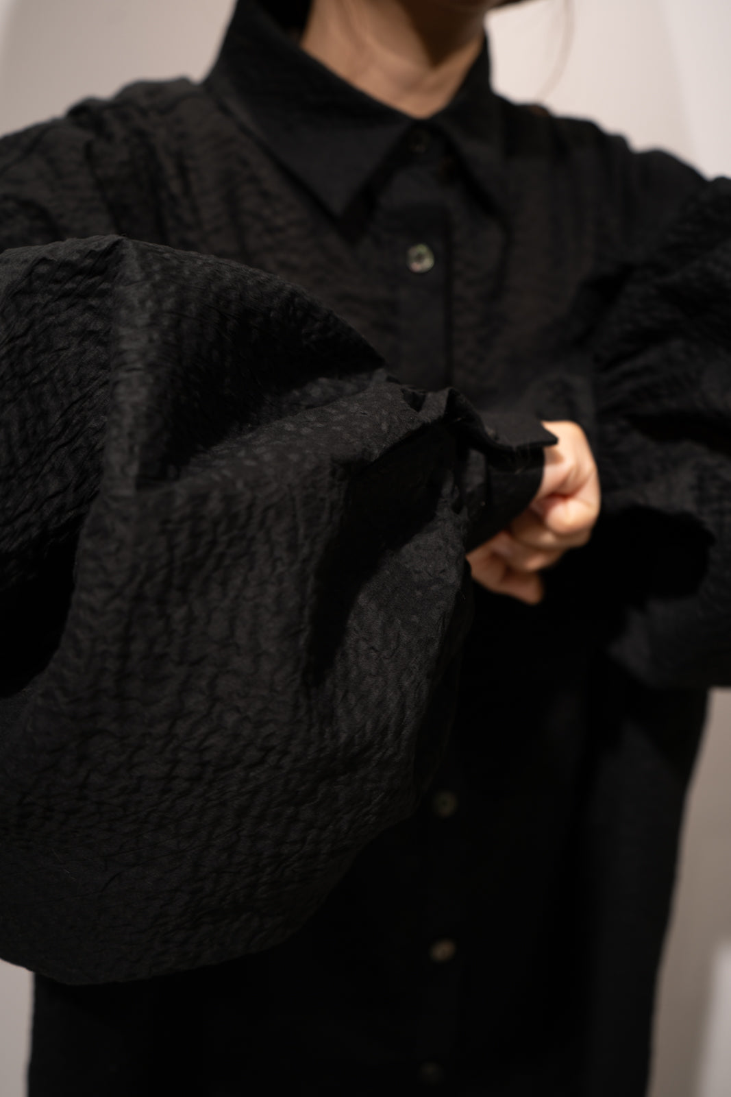Extra volume puff sleeve blouse (Seersucker)