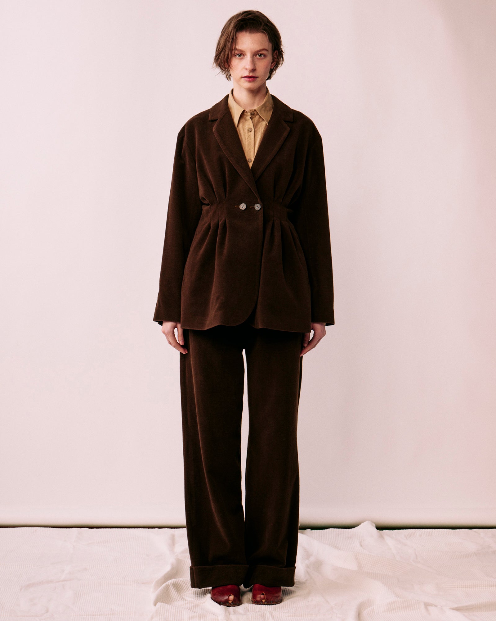 Double-tuck wide trousers (corduroy)
