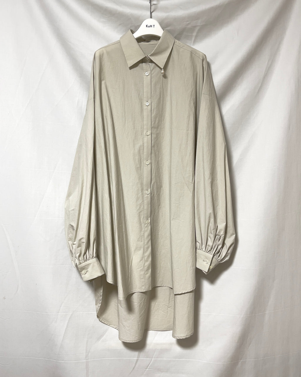 Extra volume puff sleeve blouse (twin pearl)