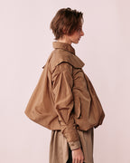  バルーンシルエット ブルゾン 横からのシルエット