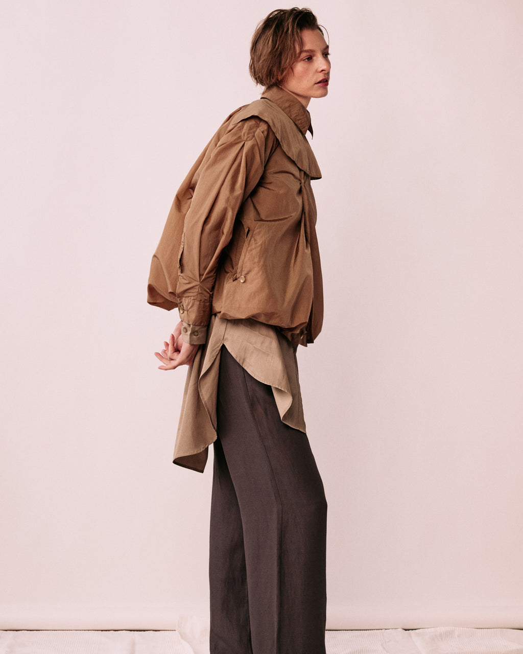 ベージュ ブルゾン レディース コーディネート