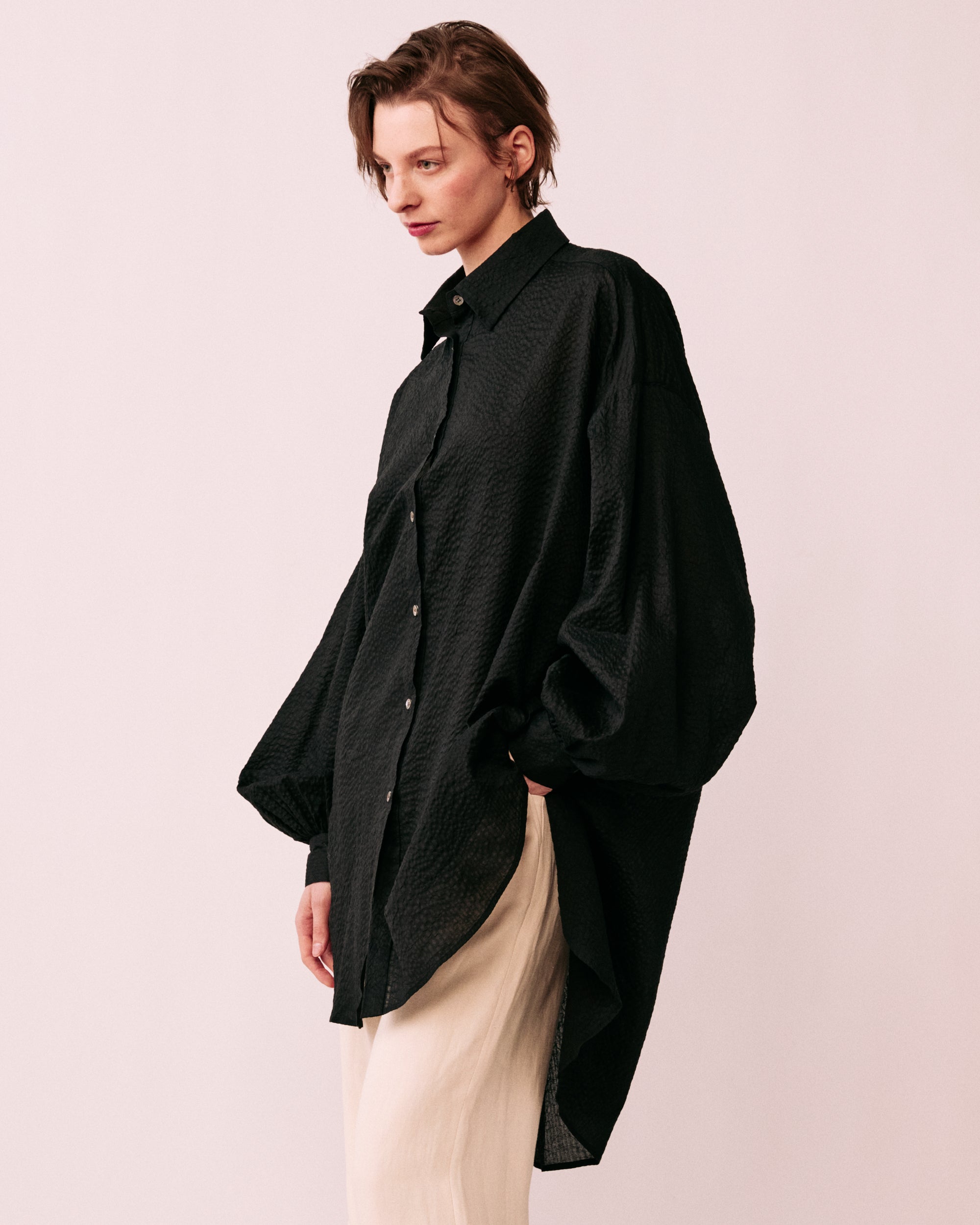 パフスリーブ ブラウス ブラック レディース 正面