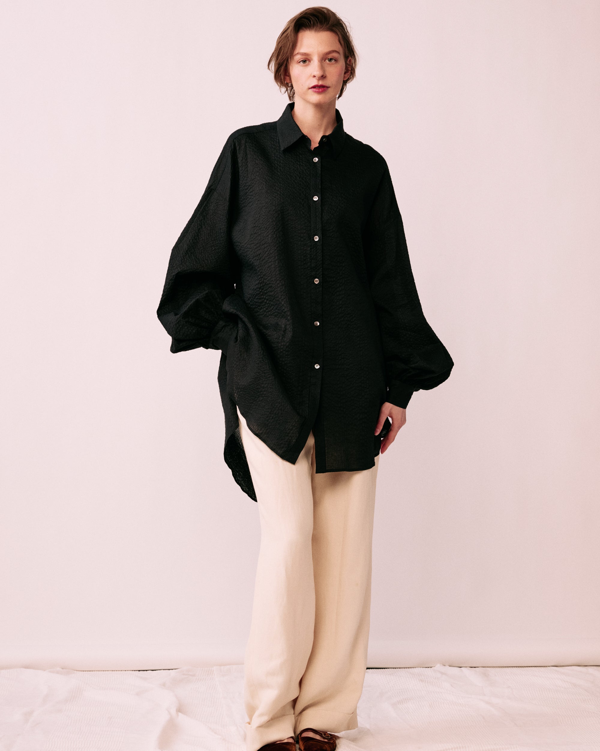 ブラック ブラウス レディース コーディネート