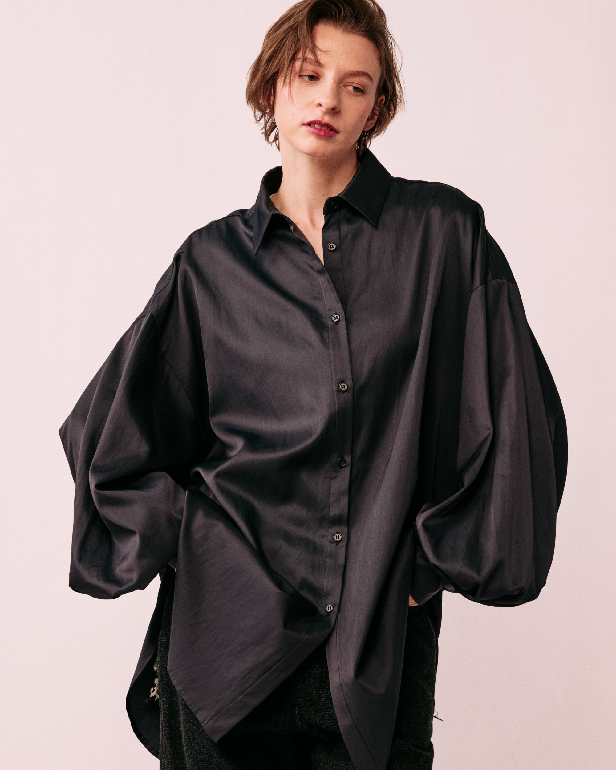 ドレープ ブラウス 動きのあるシルエット