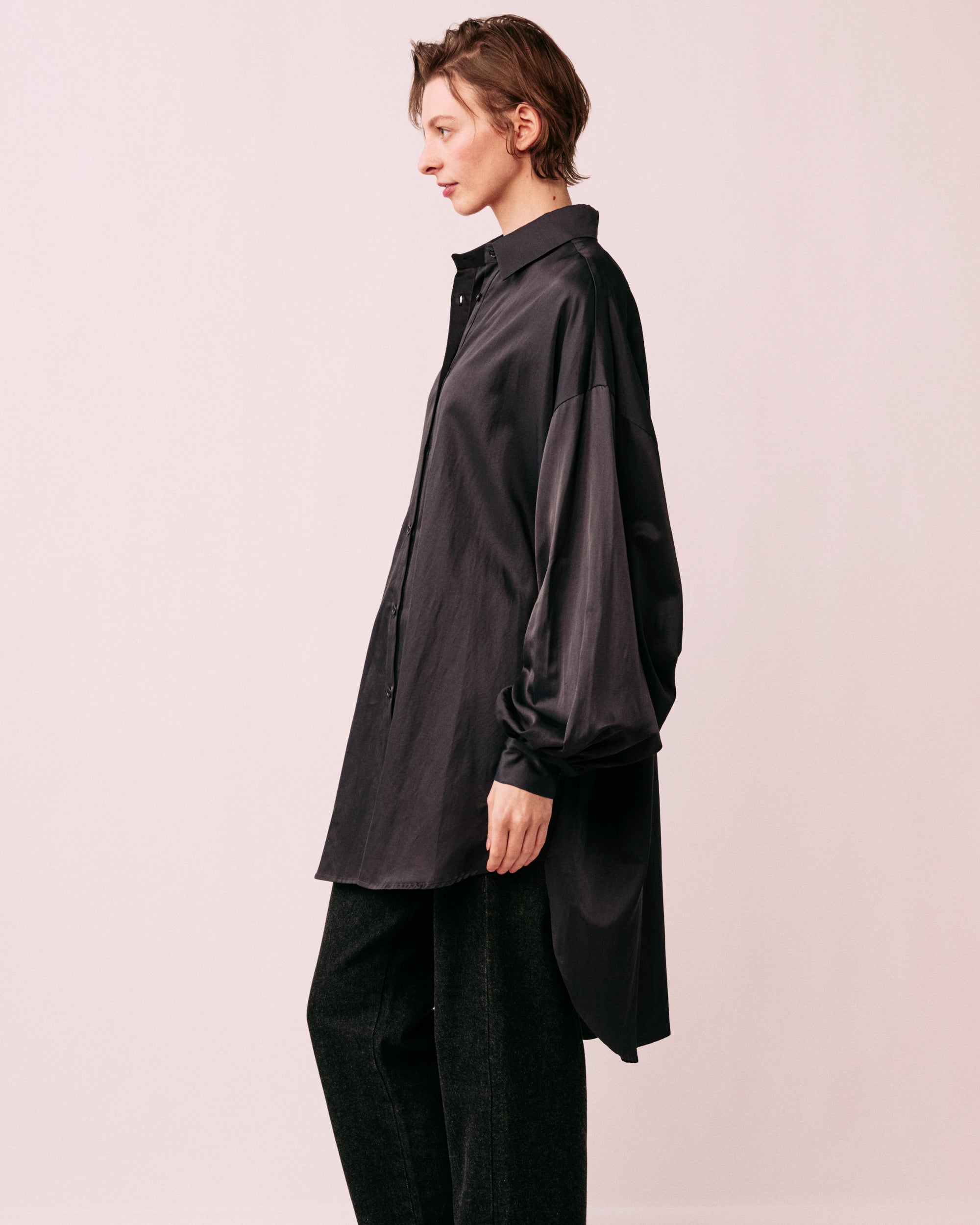 バルーンスリーブ 横からのシルエット