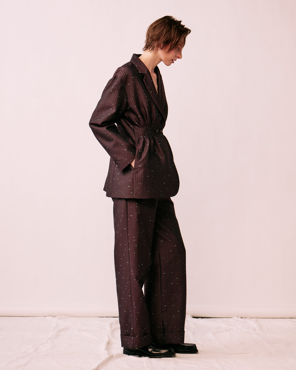 LOOMÉ ワイドパンツ 横シルエット 動き ドレープ