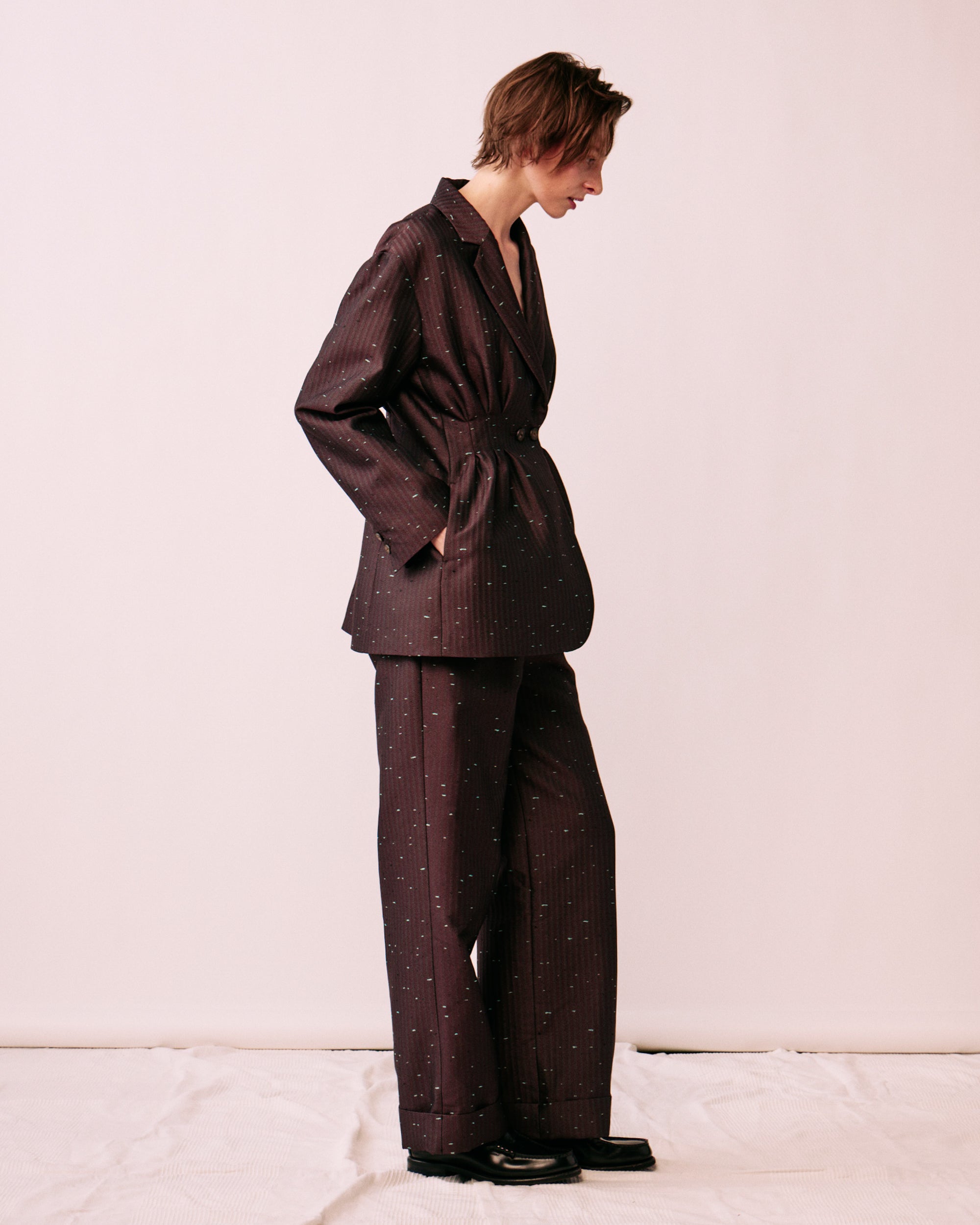 LOOMÉ ワイドパンツ 横シルエット 動き ドレープ