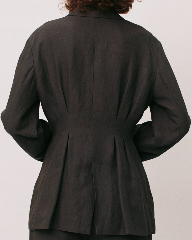 Double-breasted tailored tuck jacket