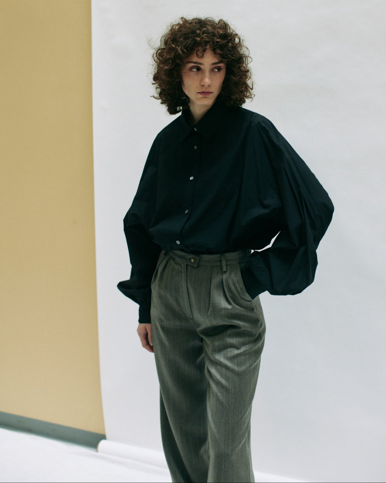 【PRE ORDER】Double-tuck wide trousers (wool)