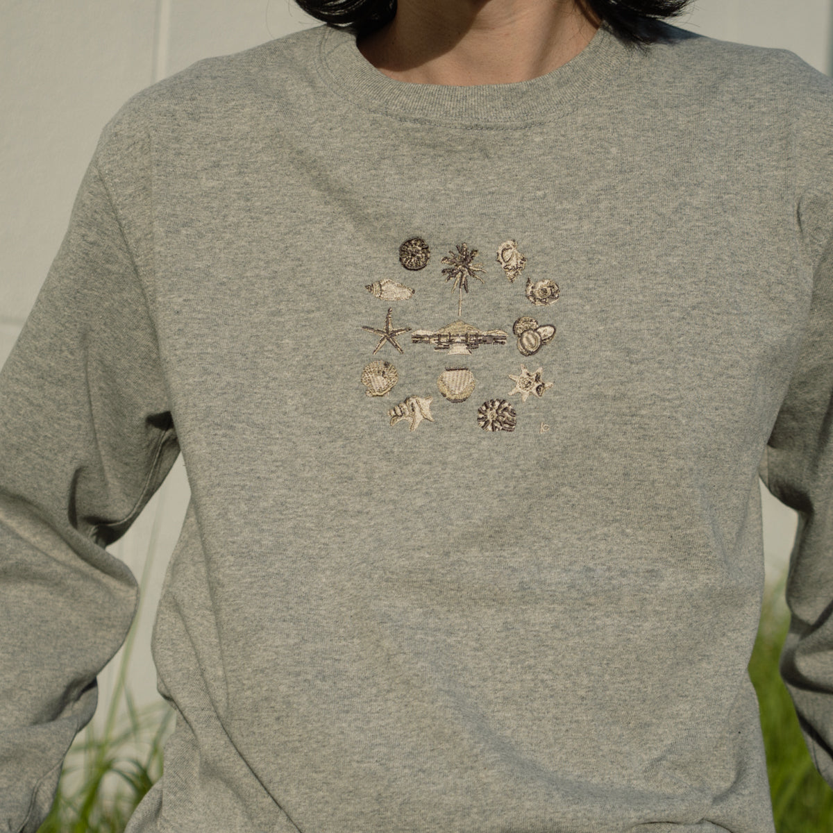 Resort Embroidery Long Sleeve T-Shirt (twin pearl)