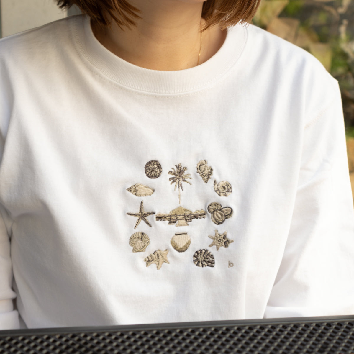 Resort Embroidery Long Sleeve T-Shirt (twin pearl)