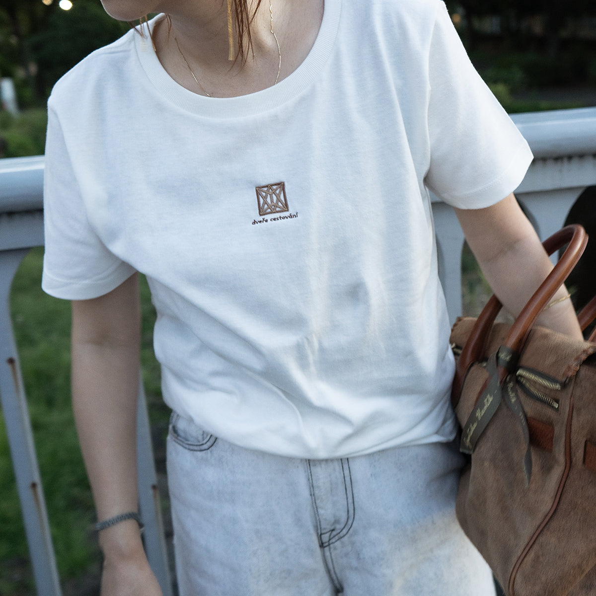 Travel door embroidered T-shirt