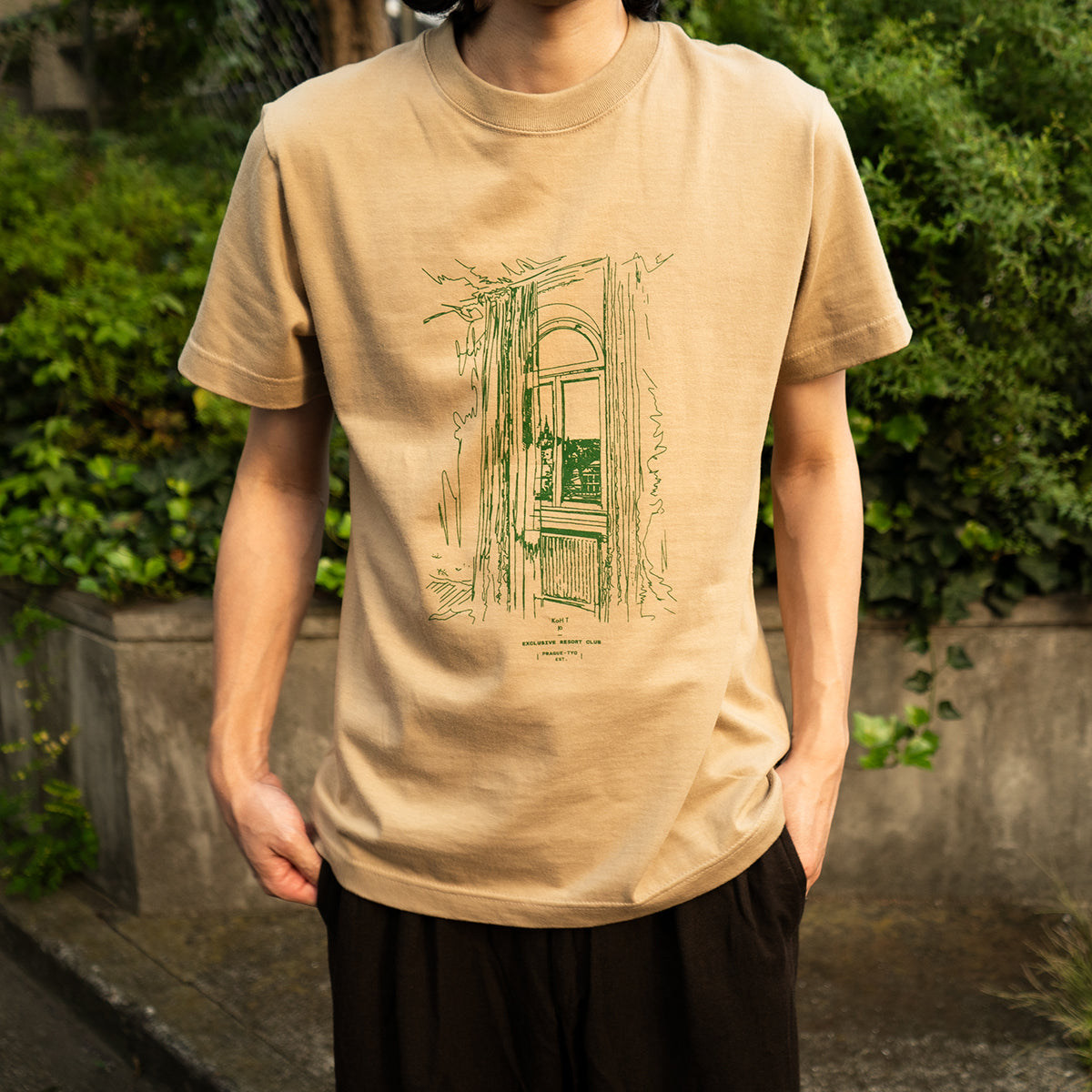 KoH T 朝の窓プリントTシャツ | リゾートファッション・旅行服