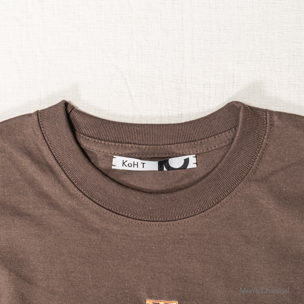 Travel door embroidered T-shirt