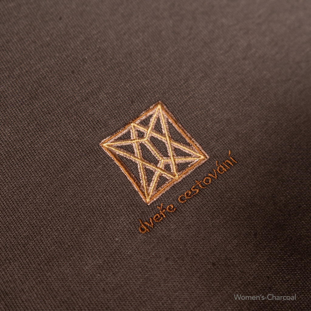 Travel door embroidered T-shirt