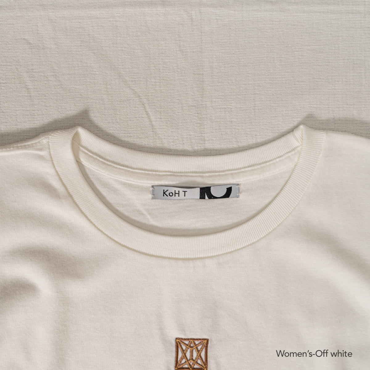 Travel door embroidered T-shirt
